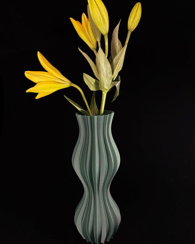 Double Bubble Vase (Recycled Polypropylene Fishing Nets)