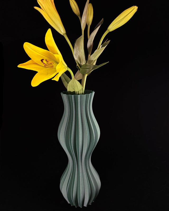 Double Bubble Vase (Recycled Polypropylene Fishing Nets)