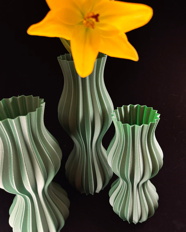 Double Bubble Vase (Recycled Polypropylene Fishing Nets)