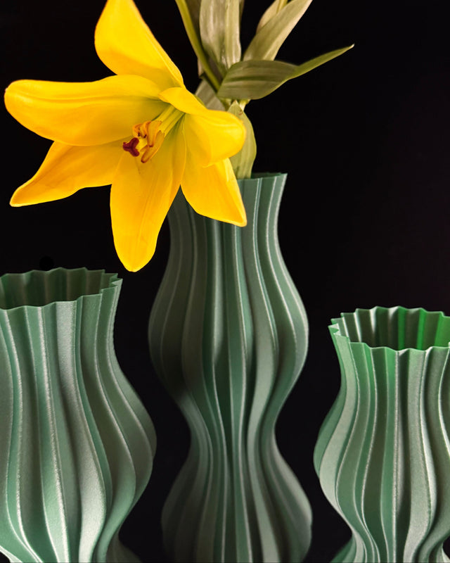 Double Bubble Vase (Recycled Polypropylene Fishing Nets)